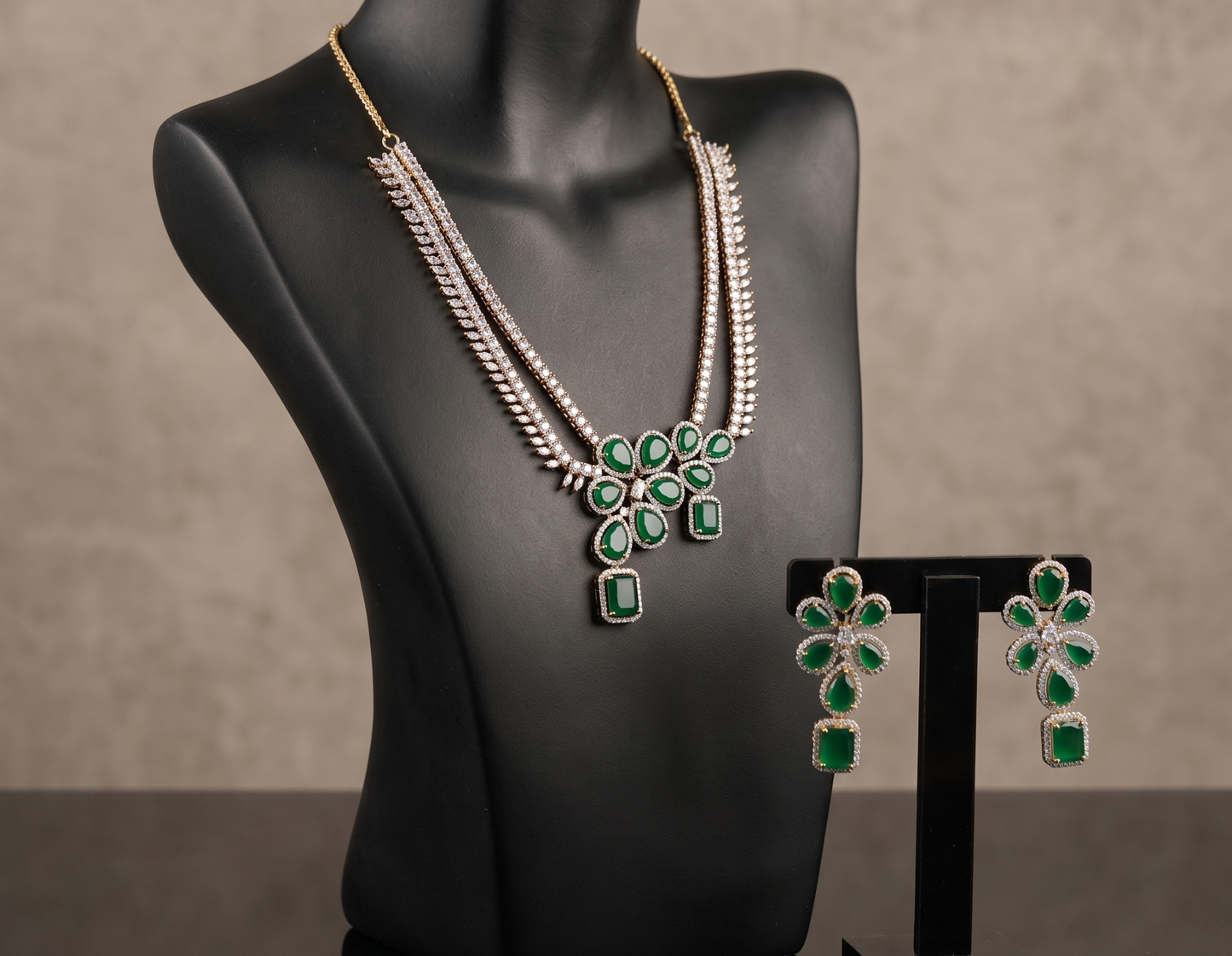 Emerald Bloom Diamond Necklace Set