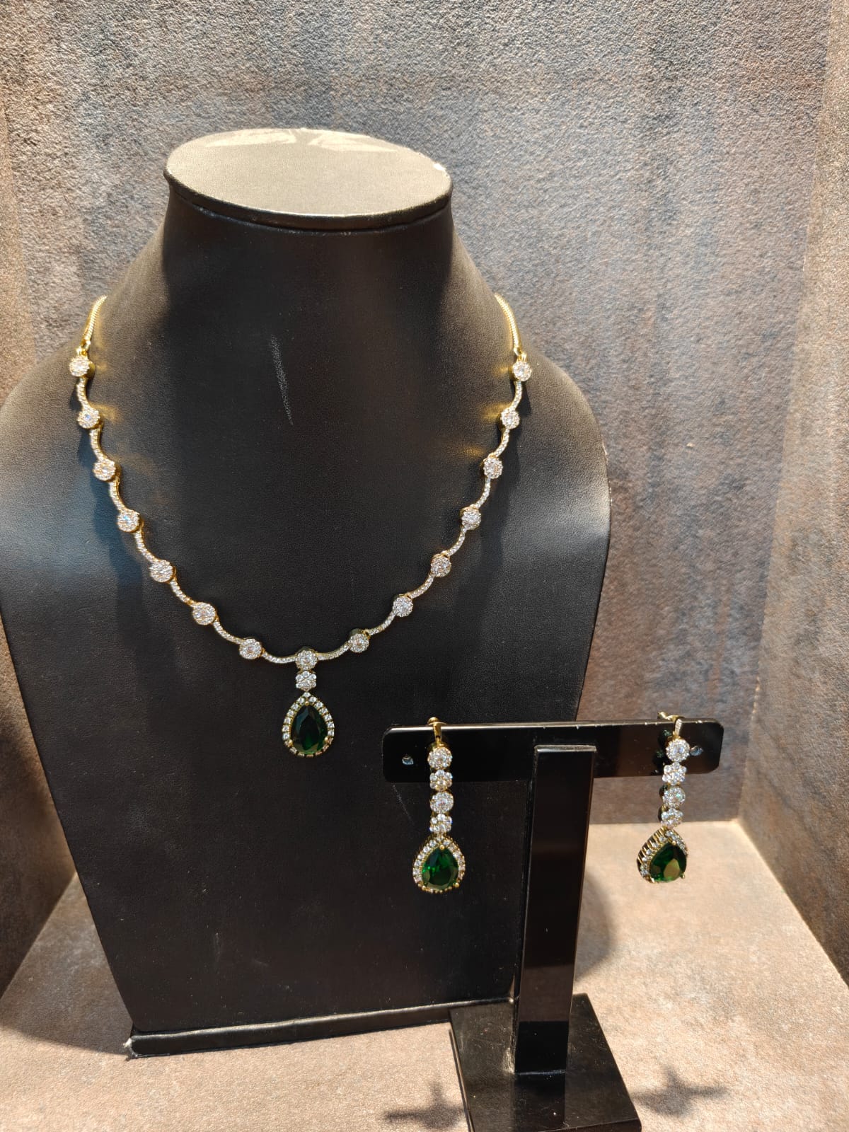 Emerald Teardrop Diamond Look Necklace Set